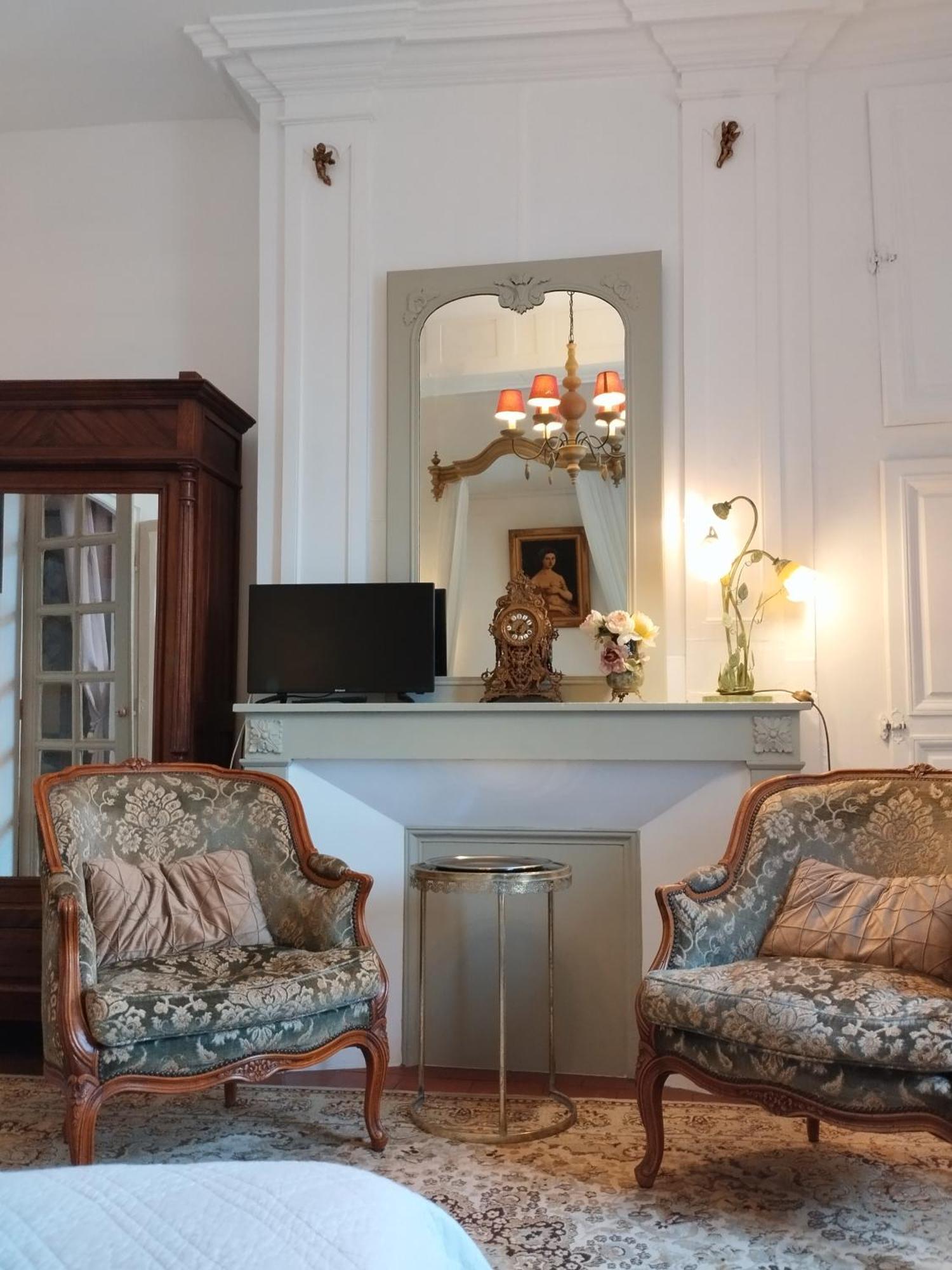 Aparthotel Le Logis De Saint Cyr Issoudun Zewnętrze zdjęcie